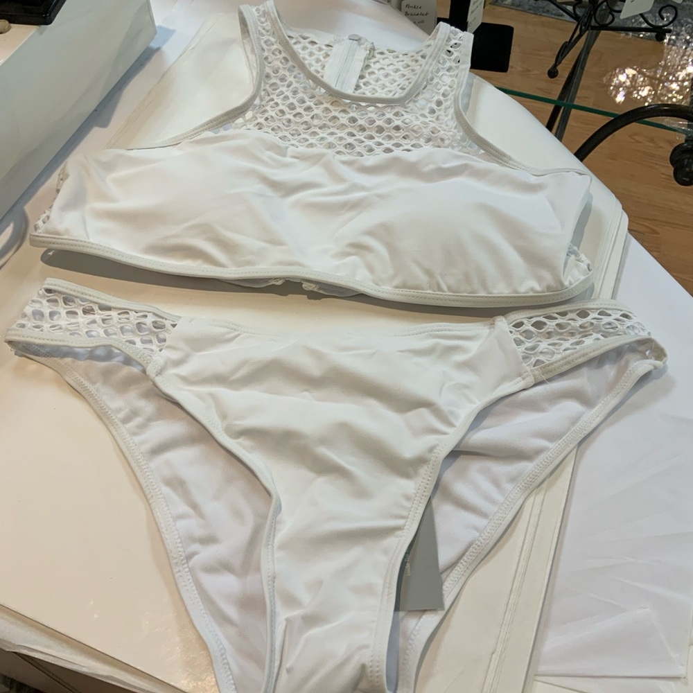 Mesh white to piece